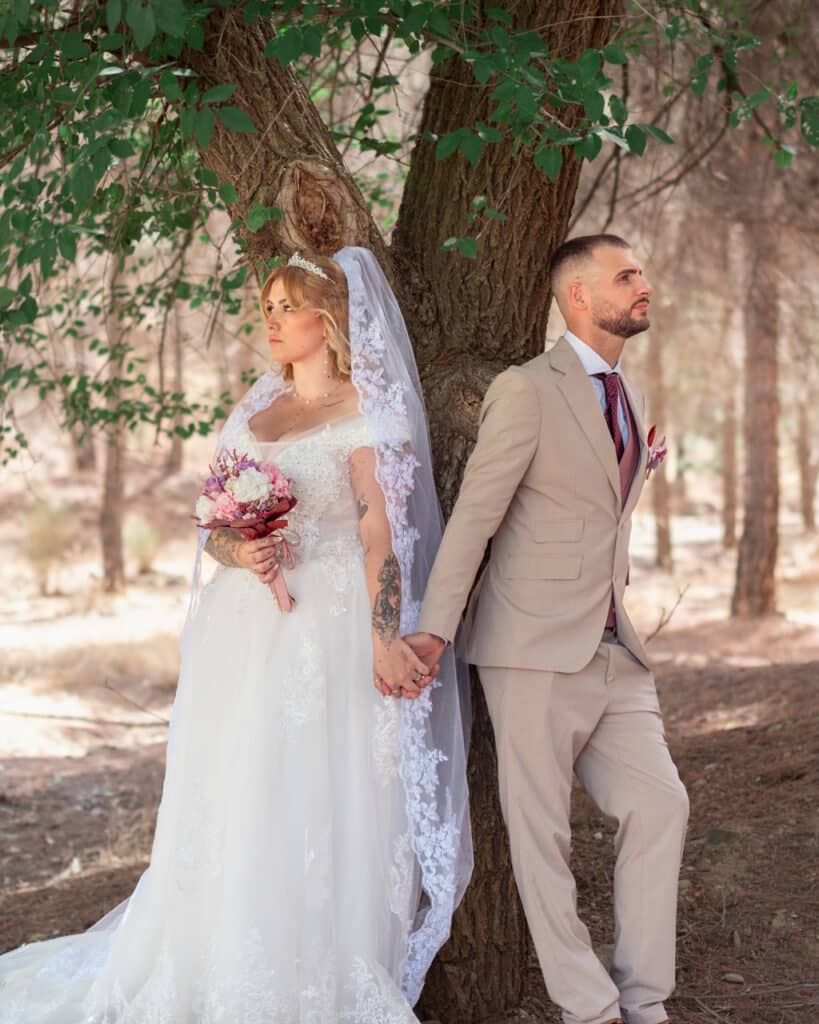 Día especial de boda celebrando la unión de dos personas enamoradas.
