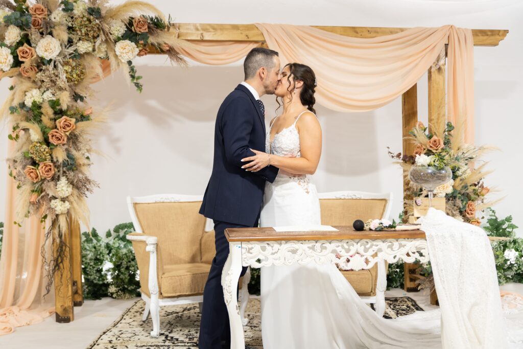 Reportaje de pareja en Puerta de Europa Almería